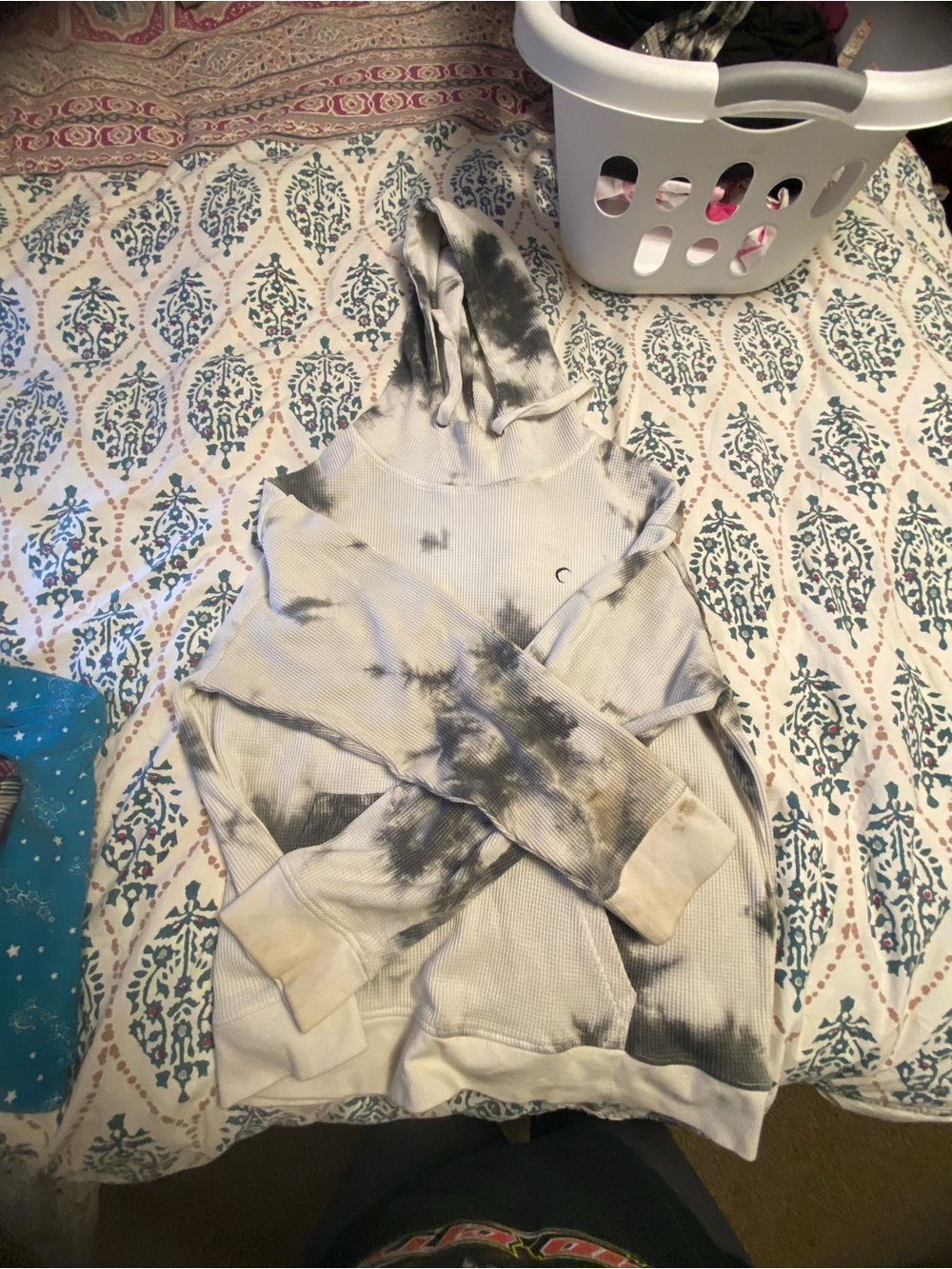 Tie-Dye Hooded Waffle Pullover - Black & Cream